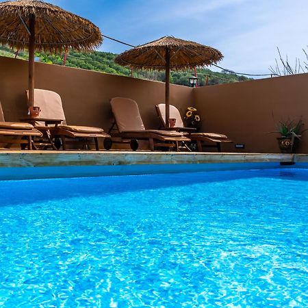 Countryhouse Villa With Pool & Private Parking 伊拉克利翁 外观 照片