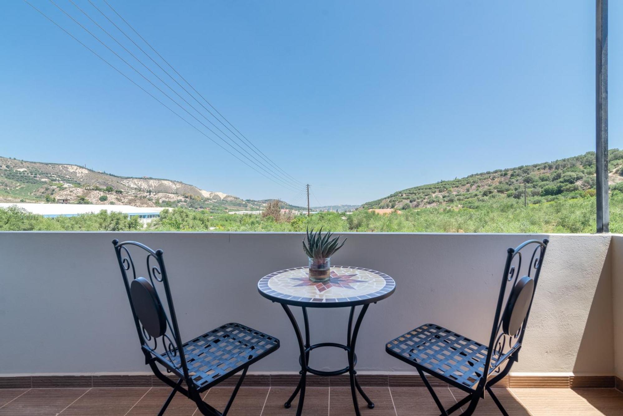 Countryhouse Villa With Pool & Private Parking 伊拉克利翁 外观 照片