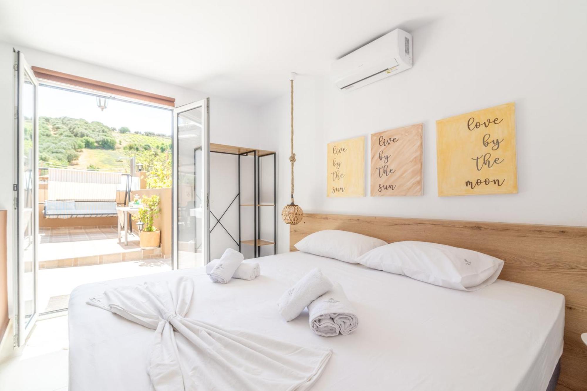 Countryhouse Villa With Pool & Private Parking 伊拉克利翁 外观 照片