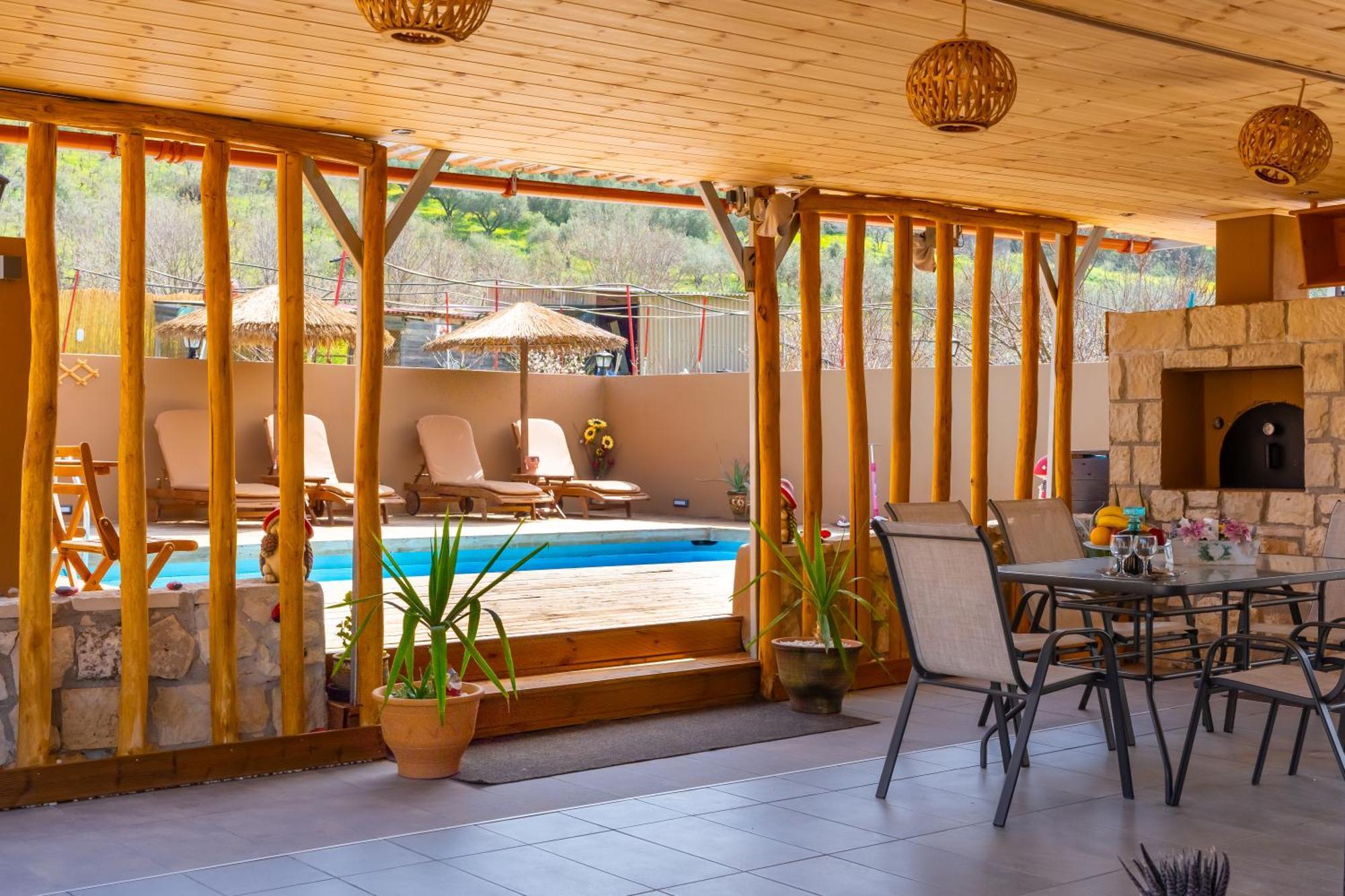 Countryhouse Villa With Pool & Private Parking 伊拉克利翁 外观 照片