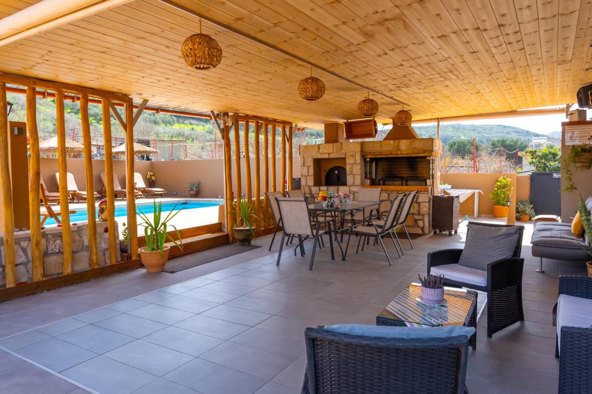 Countryhouse Villa With Pool & Private Parking 伊拉克利翁 外观 照片
