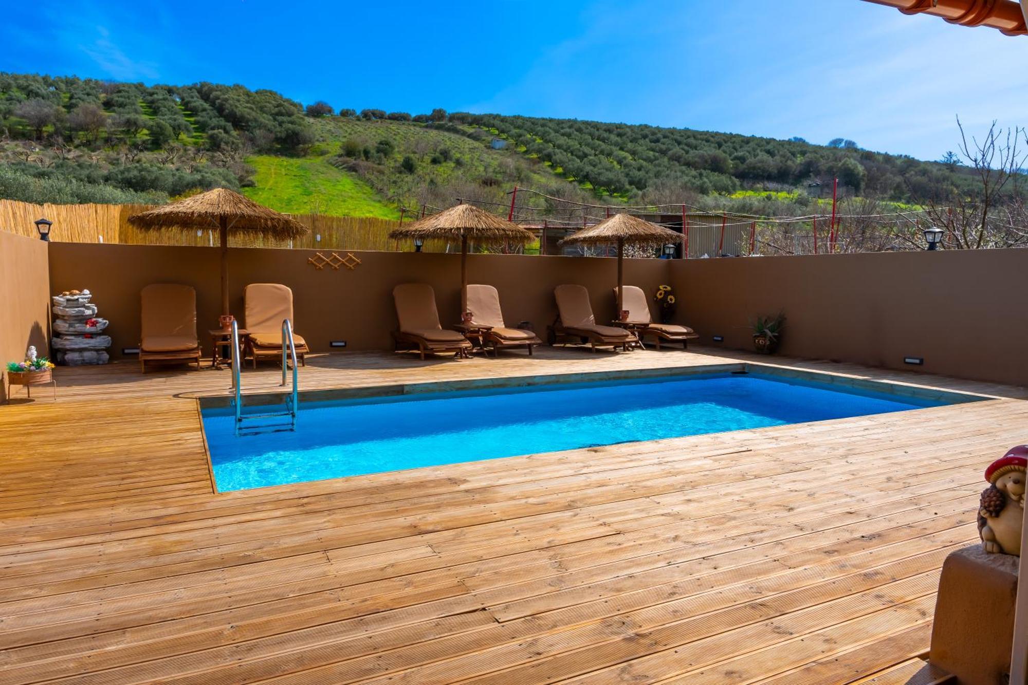 Countryhouse Villa With Pool & Private Parking 伊拉克利翁 外观 照片