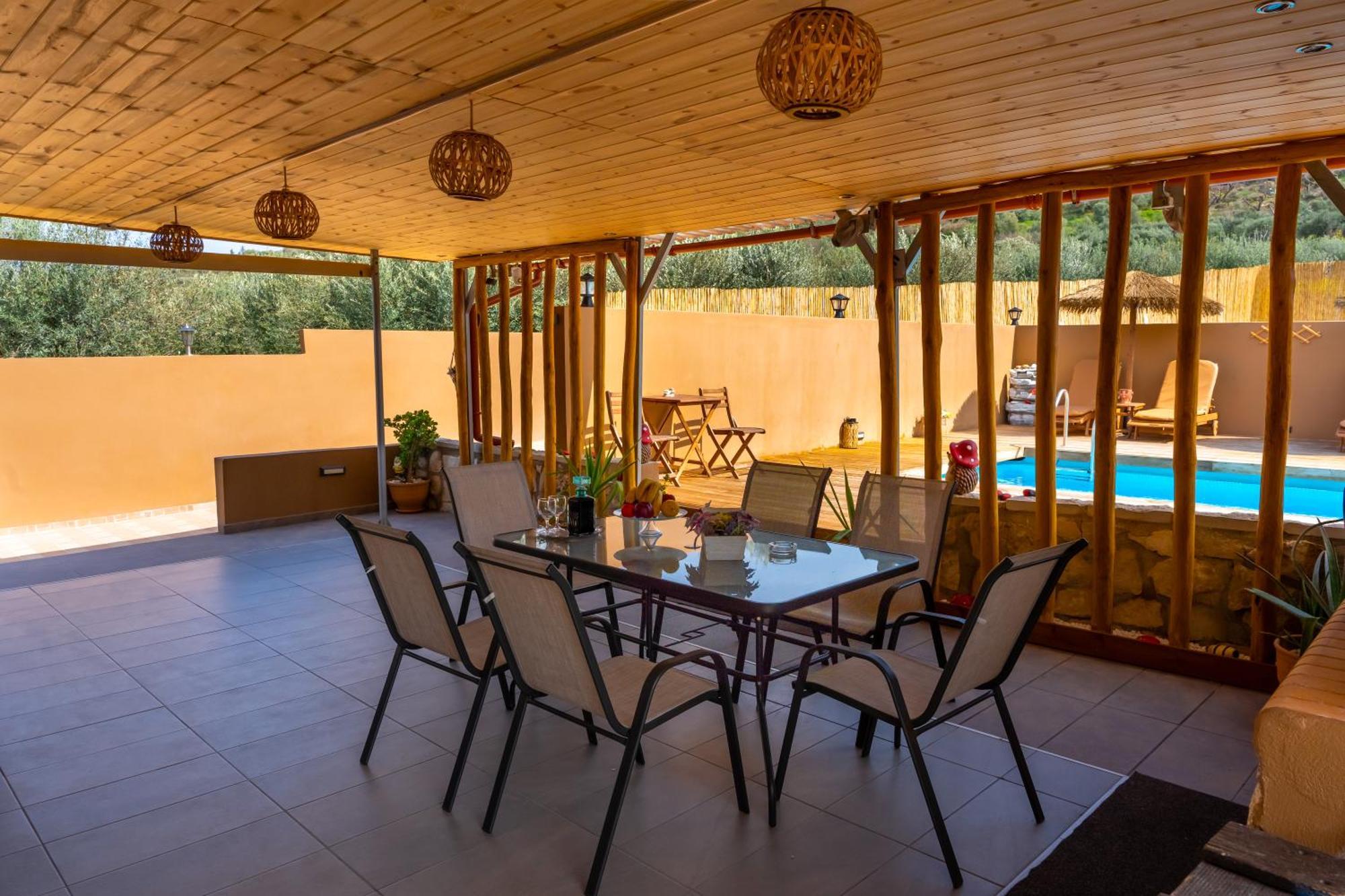 Countryhouse Villa With Pool & Private Parking 伊拉克利翁 外观 照片