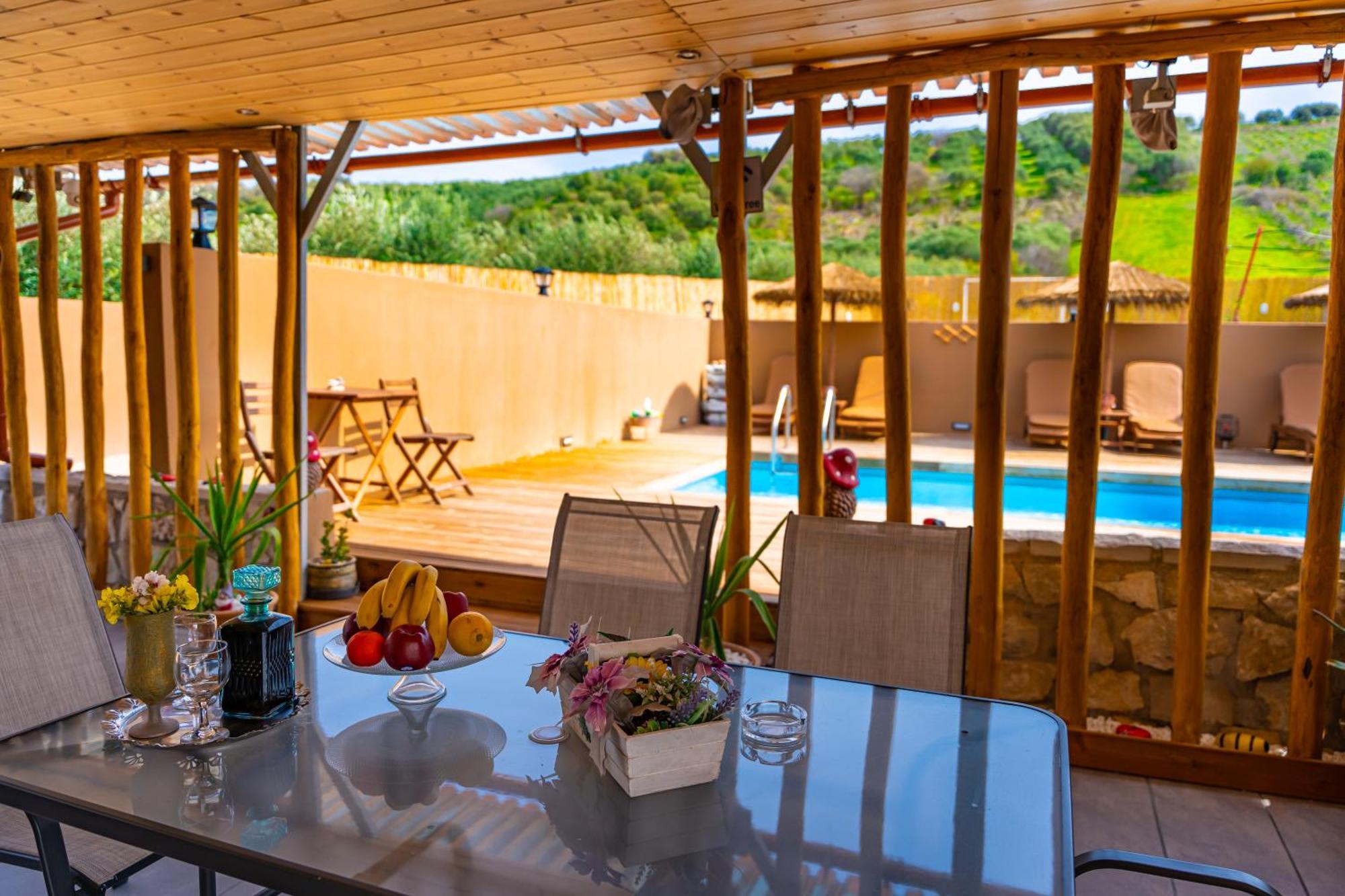 Countryhouse Villa With Pool & Private Parking 伊拉克利翁 外观 照片