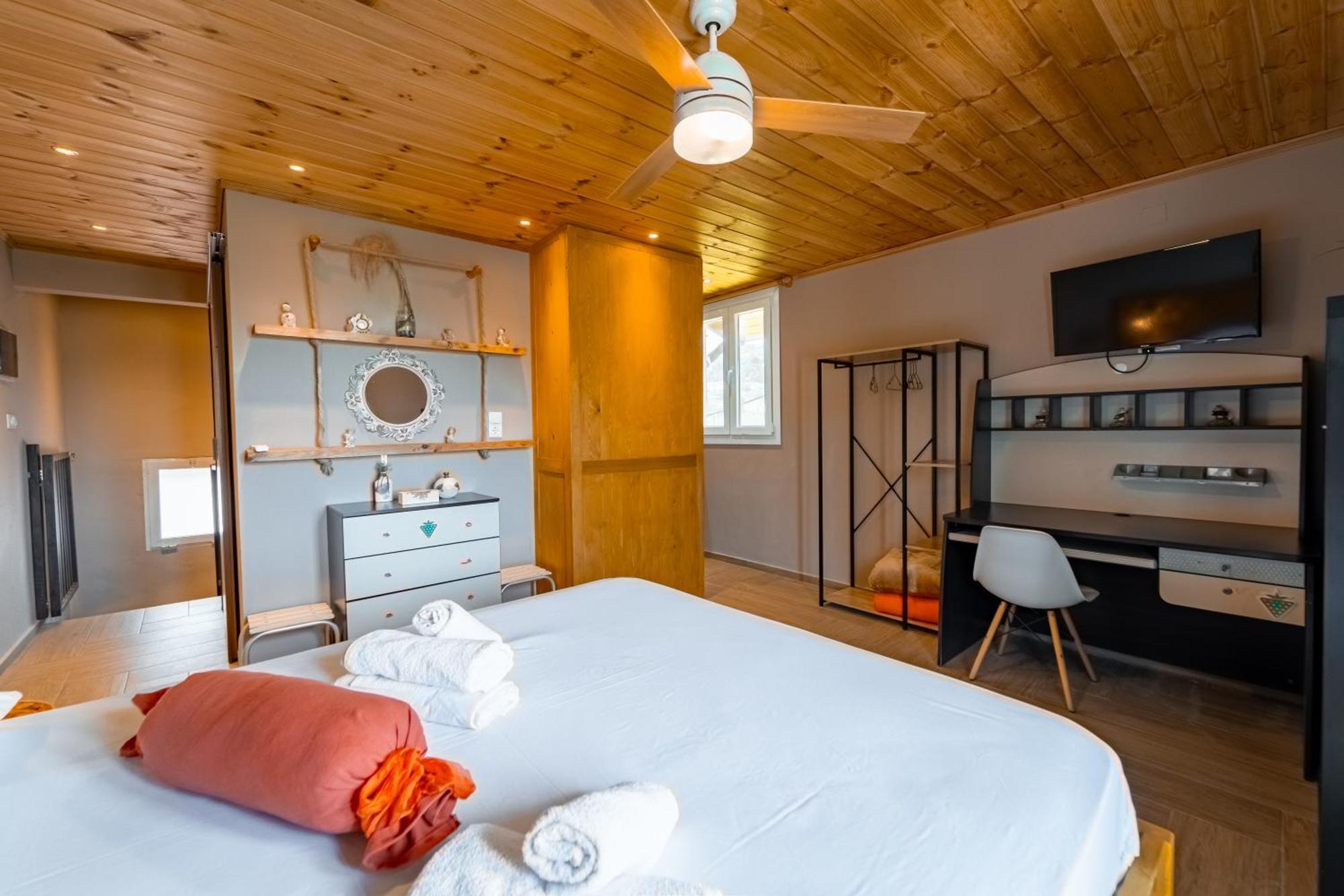 Countryhouse Villa With Pool & Private Parking 伊拉克利翁 外观 照片