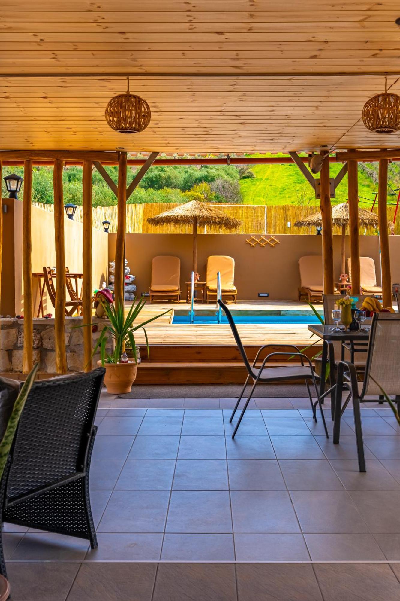 Countryhouse Villa With Pool & Private Parking 伊拉克利翁 外观 照片