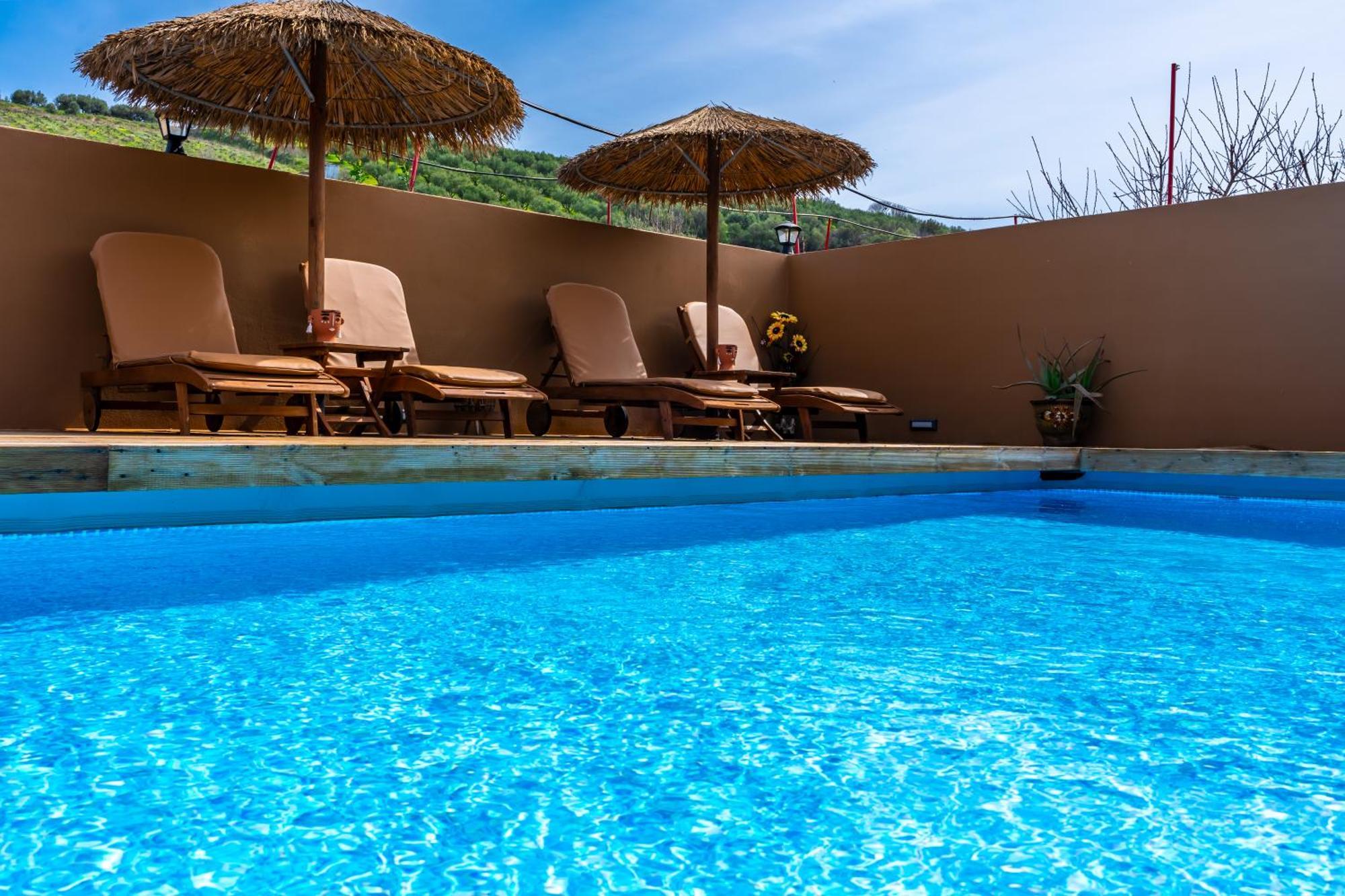 Countryhouse Villa With Pool & Private Parking 伊拉克利翁 外观 照片